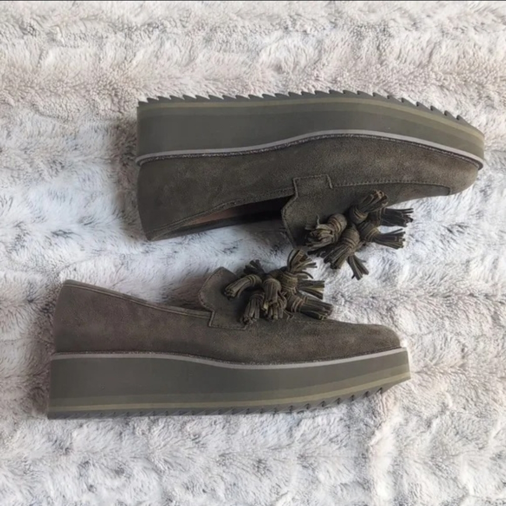 Johnston & Murphy Gracelynn Olive Tassel Platform Loafer - Picture 3 of 7